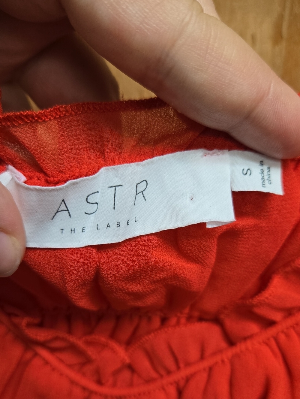 ASTR The Label Size S Red Cropped Ruffle Top - Picture 3 of 5